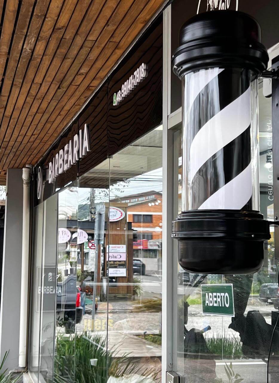 Combo corte e barba em barbearia de Florianópolis com padrão premium